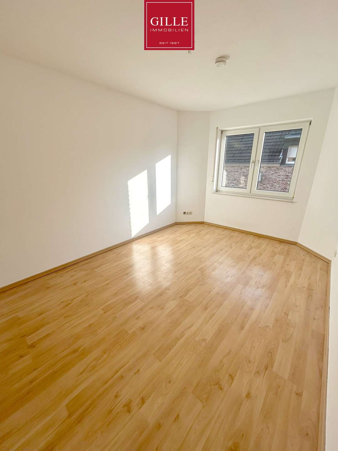 Ansicht 12 von: Kaarst-Holzbüttgen: Helle u. großzügige 3-Zim.Whg mit Balkon, Tageslichtbad, Gäste-WC u. Carport